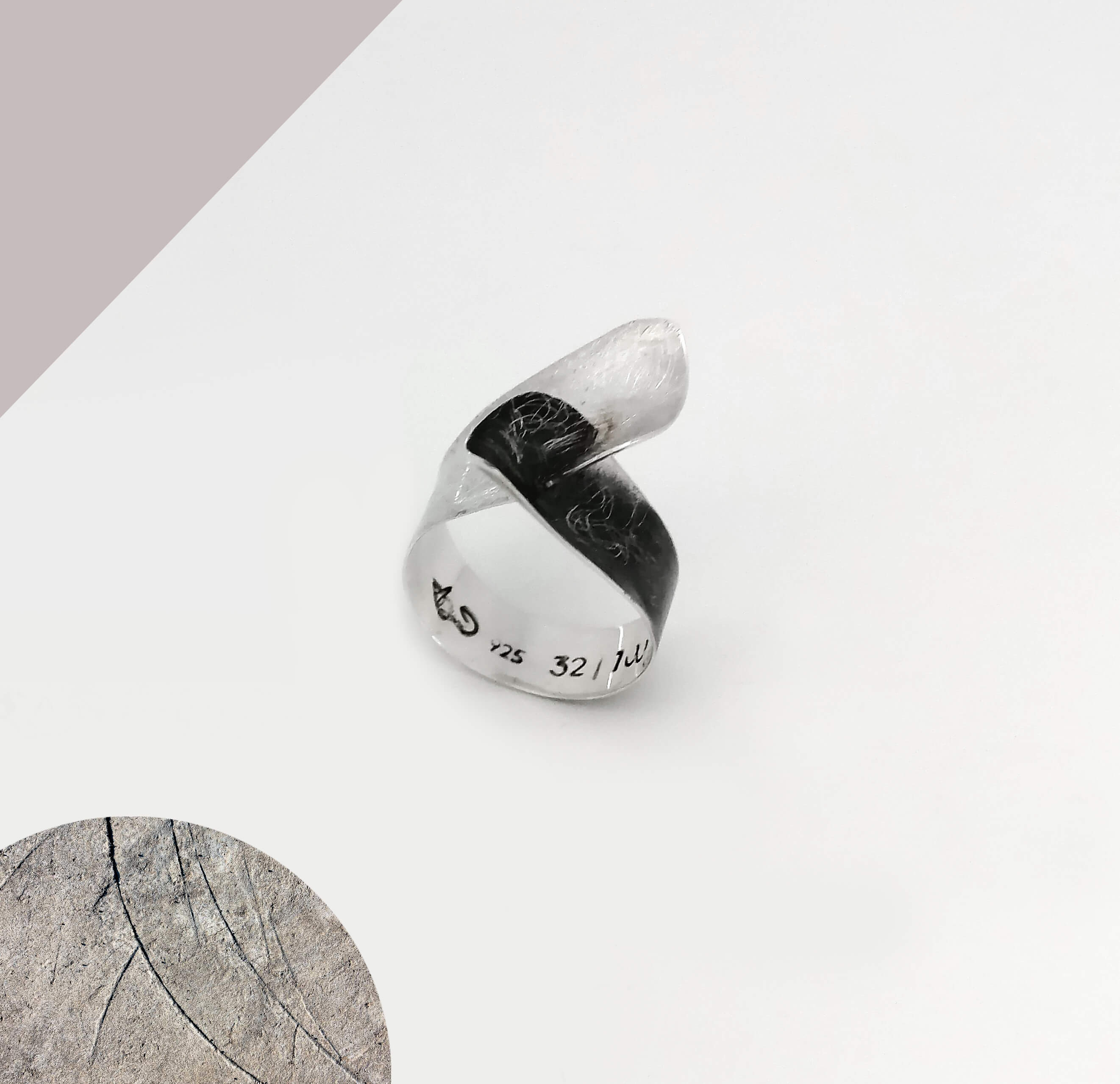 Duality of the Sea Ring size 4